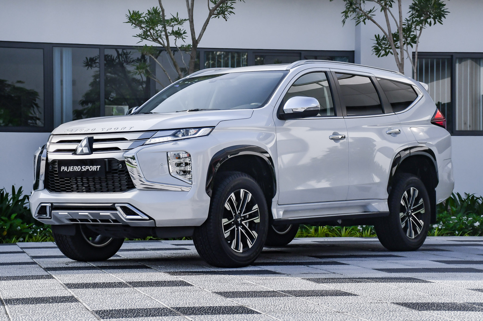 Giá lăn bánh các mẫu ôtô mới được ra mắt tại Việt Nam - Ảnh 7. Giá lăn bánh các mẫu ôtô mới được ra mắt tại Việt Nam - Ảnh 7.