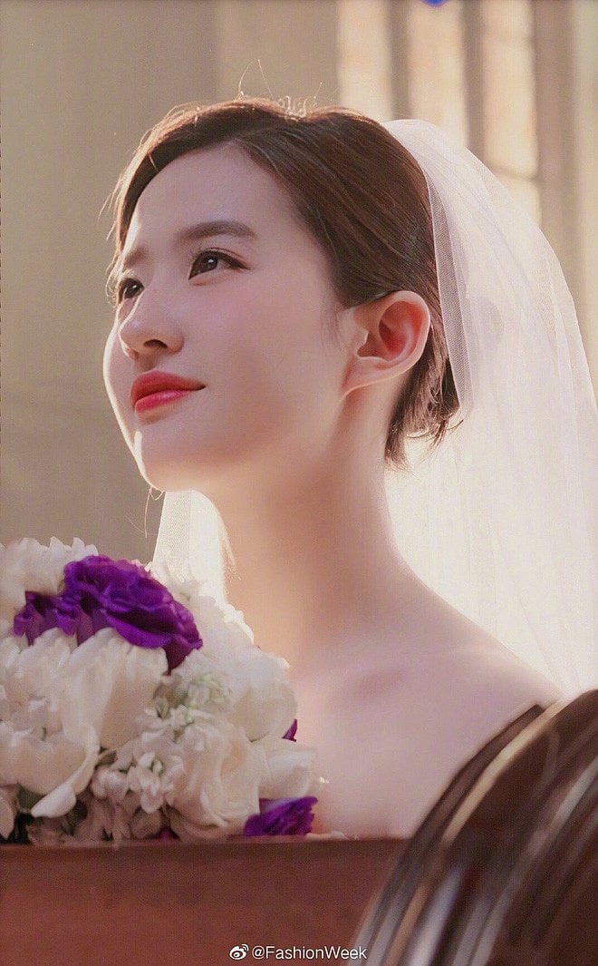 9 mỹ nhân Hoa ngữ diện váy cưới khiến phụ nữ cũng phải rung động, đàn ông &quot;ngất ngây&quot; - Ảnh 1.