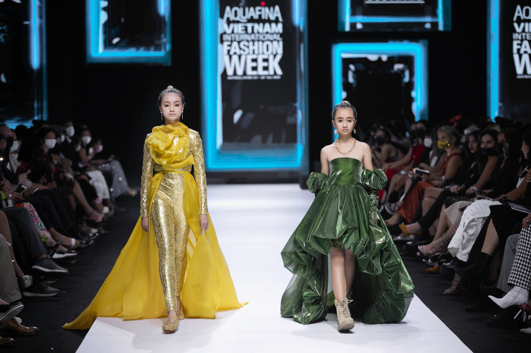 Lynk Lee “càn quét” sàn runway sau màn hóa thân thành Hồ Ngọc Hà phiên bản gây tranh cãi - Ảnh 7.
