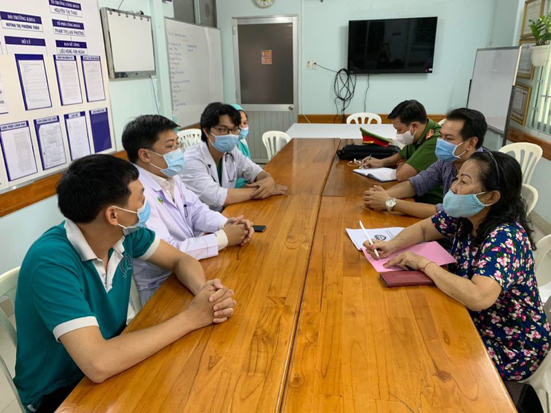 Sức khỏe bé gái 3 tuổi bị mẹ ruột bạo hành tiên lượng xấu - Ảnh 1.