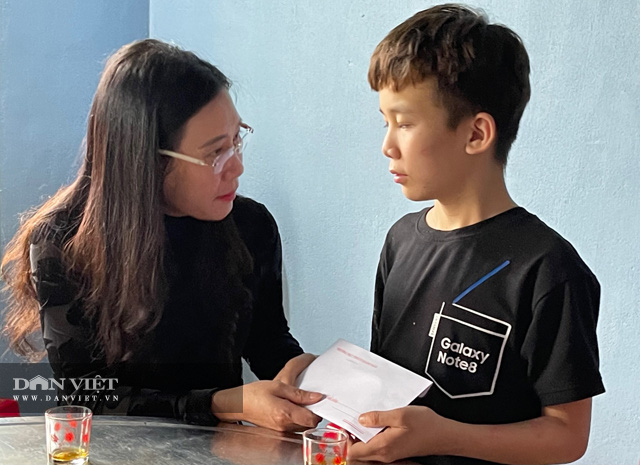 Quảng Ngãi: Bí thư Tỉnh uỷ thăm gia đình bé trai bị bạo hành ở Bắc Ninh  - Ảnh 3.