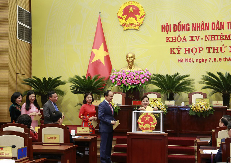Chân dung 5 tân Phó Chủ tịch UBND Hà Nội - Ảnh 1.