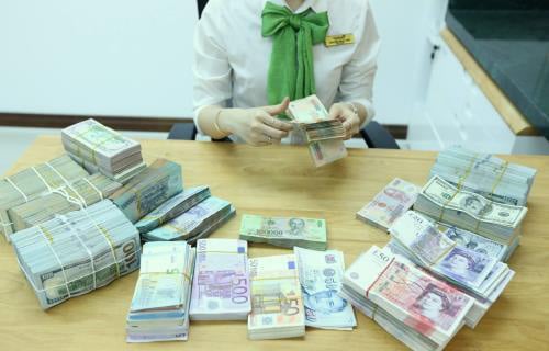 Tỷ giá ngoại tệ hôm nay 10/2 lại tăng sốc - Ảnh 1.