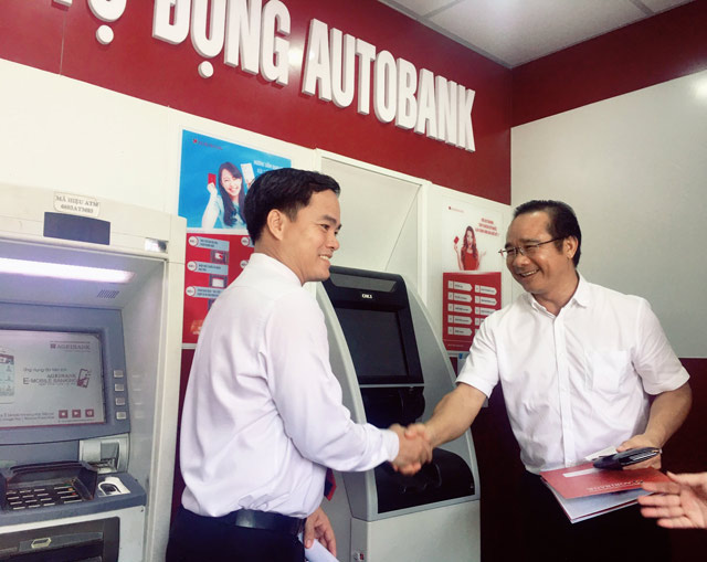 Agribank khai trương máy gửi, rút tiền tự động Autobank thứ 3 khu vực ĐBSCL - Ảnh 3. Agribank khai trương máy gửi, rút tiền tự động Autobank thứ 3 khu vực ĐBSCL - Ảnh 3.