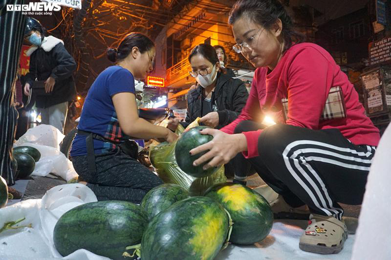 Cửa khẩu ngừng thông quan, hàng nông sản "chạy về" Thủ đô chờ giải cứu - Ảnh 7. Cửa khẩu ngừng thông quan, hàng nông sản "chạy về" Thủ đô chờ giải cứu - Ảnh 7.