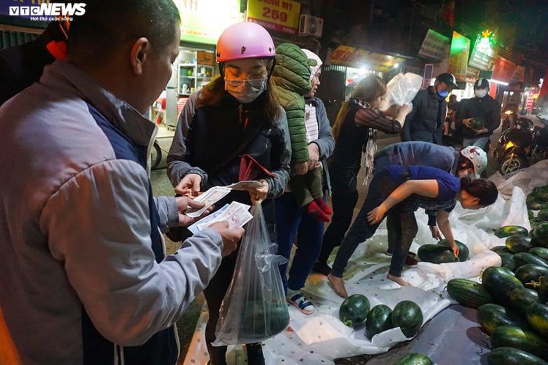 Cửa khẩu ngừng thông quan, hàng nông sản "chạy về" Thủ đô chờ giải cứu - Ảnh 5. Cửa khẩu ngừng thông quan, hàng nông sản "chạy về" Thủ đô chờ giải cứu - Ảnh 5.