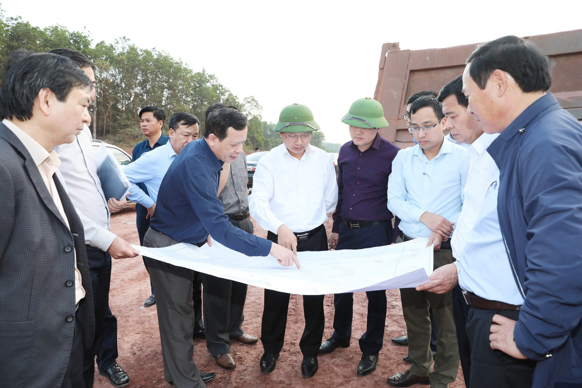 Các dự án giao thông ở Vân Đồn bị thúc tiến độ GPMB - Ảnh 1.