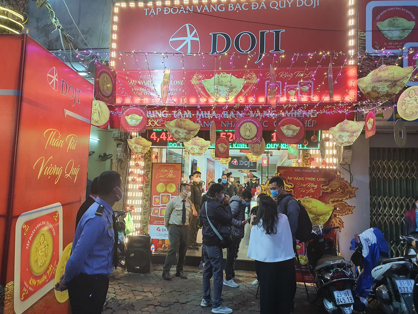 Ngày vía Thần Tài: Doji không vì lợi nhuận nhưng &quot;ăn dày&quot; nhất - Ảnh 1.