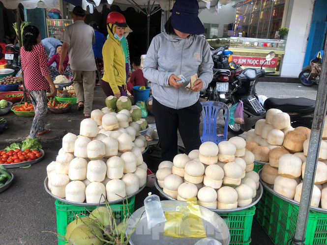 Trước "bão" corona, cá lóc nướng vẫn đắt hàng ngày Thần Tài - Ảnh 3. Trước "bão" corona, cá lóc nướng vẫn đắt hàng ngày Thần Tài - Ảnh 3.