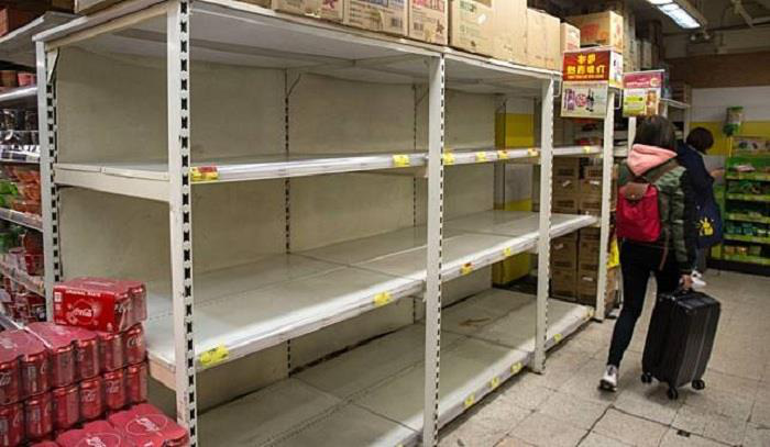 Hàng hóa siêu thị Vũ Hán trống trơn giữa 'tâm dịch' virus corona - Ảnh 2. Hàng hóa siêu thị Vũ Hán trống trơn giữa 'tâm dịch' virus corona - Ảnh 2.