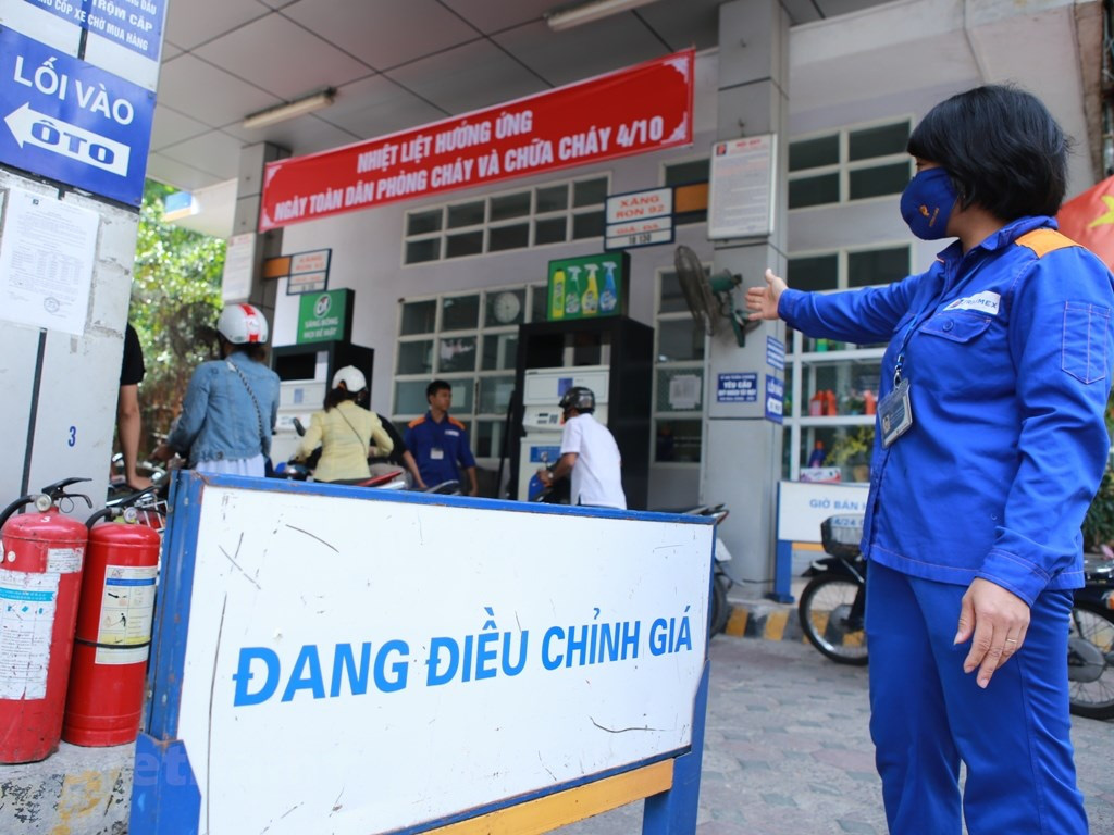Giá xăng tại Việt Nam đang rẻ đến mức nào? - Ảnh 1. Giá xăng tại Việt Nam đang rẻ đến mức nào? - Ảnh 1.