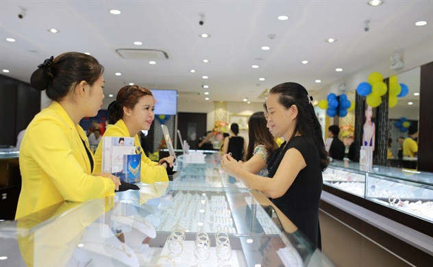 "Khôn" như đại gia vàng Việt: Bán đắt hơn thế giới gần 4 triệu đồng/lượng - Ảnh 1. "Khôn" như đại gia vàng Việt: Bán đắt hơn thế giới gần 4 triệu đồng/lượng - Ảnh 1.