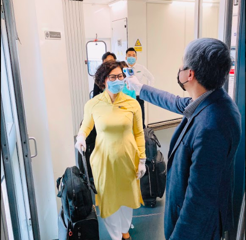 Khách bị ảnh hưởng dịch Covid-19, Vietnam Airlines sẽ đổi hành trình, hoàn vé - Ảnh 1. Khách bị ảnh hưởng dịch Covid-19, Vietnam Airlines sẽ đổi hành trình, hoàn vé - Ảnh 1.