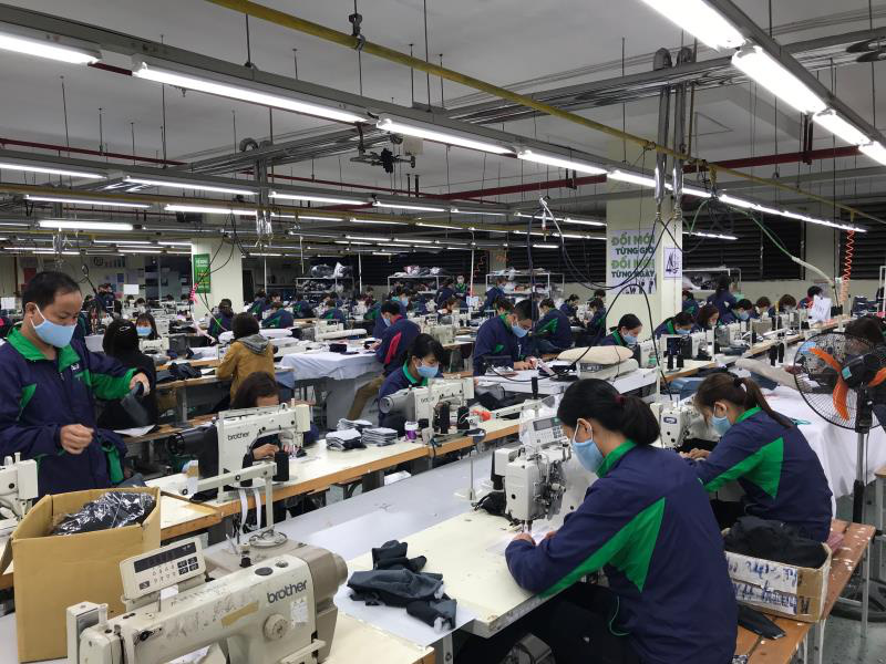 Doanh nghiệp lo ‘ế’ khẩu trang - Ảnh 1. Doanh nghiệp lo ‘ế’ khẩu trang - Ảnh 1.