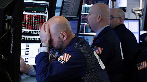 Chứng khoán Mỹ đỏ sàn, Dow Jones xuyên mức 20.000 điểm - Ảnh 1. Chứng khoán Mỹ đỏ sàn, Dow Jones xuyên mức 20.000 điểm - Ảnh 1.