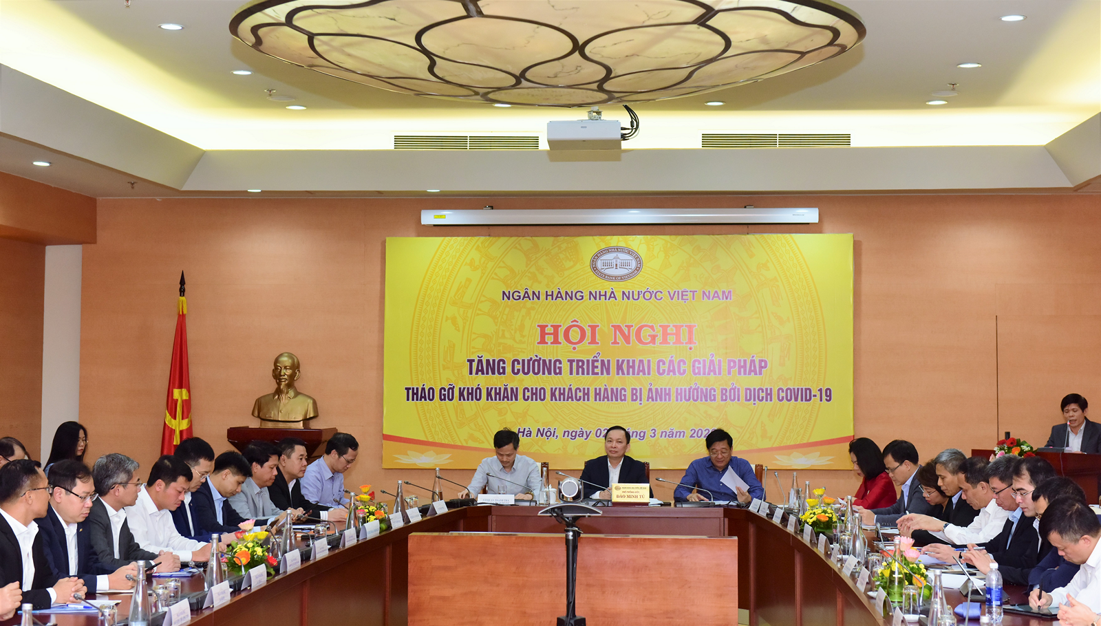 Dịch Covid-19: Phó Thống đốc Đào Minh Tú “khen ngợi” 20 ngân hàng - Ảnh 1. Dịch Covid-19: Phó Thống đốc Đào Minh Tú “khen ngợi” 20 ngân hàng - Ảnh 1.