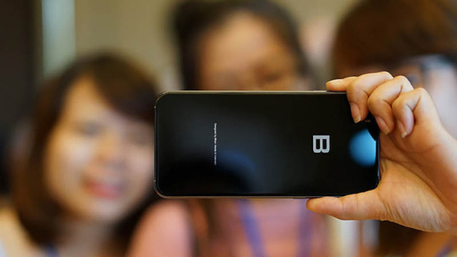 CEO Nguyễn Tử Quảng lùi ngày ra mắt Bphone 4 tới 7/4 - Ảnh 1. CEO Nguyễn Tử Quảng lùi ngày ra mắt Bphone 4 tới 7/4 - Ảnh 1.