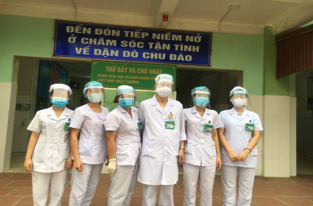 Bệnh viện tự chế mặt nạ phòng chống dịch Covid-19 giá 5.000 đồng/chiếc - Ảnh 1. Bệnh viện tự chế mặt nạ phòng chống dịch Covid-19 giá 5.000 đồng/chiếc - Ảnh 1.