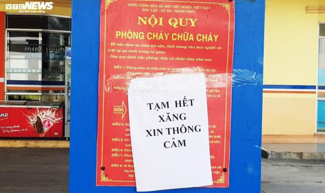 Tích trữ xăng dầu lúc giảm giá vì Covid-19 có thể bị xử lý hình sự? - Ảnh 1.