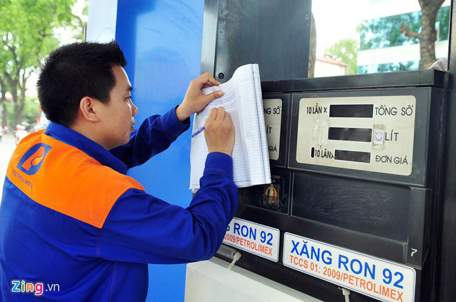 Lý do giá xăng nhập hạ 50%, Việt Nam chỉ giảm 4.200 đồng/lít - Ảnh 2. Lý do giá xăng nhập hạ 50%, Việt Nam chỉ giảm 4.200 đồng/lít - Ảnh 2.