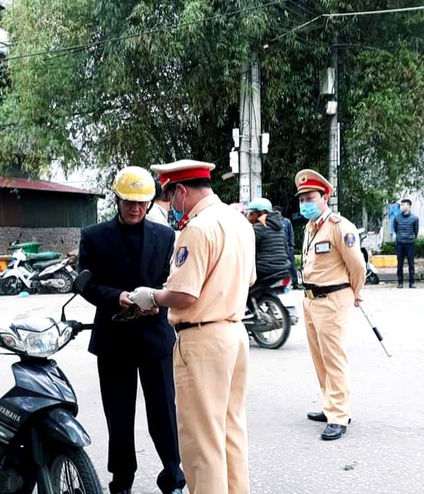 Lạng Sơn: Xử phạt 12 trường hợp không đeo khẩu trang ở nơi công cộng - Ảnh 1. Lạng Sơn: Xử phạt 12 trường hợp không đeo khẩu trang ở nơi công cộng - Ảnh 1.