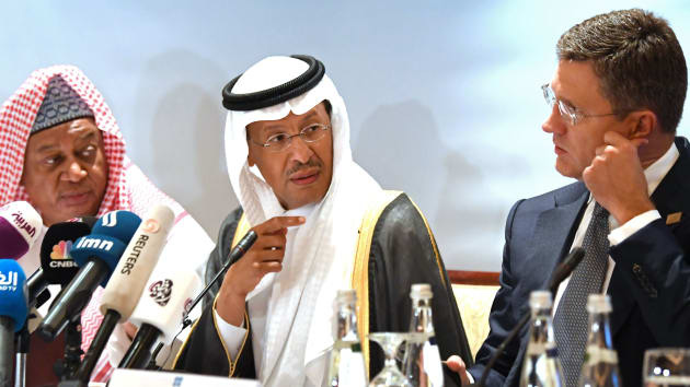 OPEC đề xuất giảm cung dầu sâu nhất kể từ khủng hoảng 2008, Nga liệu có "gật đầu"? - Ảnh 3. OPEC đề xuất giảm cung dầu sâu nhất kể từ khủng hoảng 2008, Nga liệu có "gật đầu"? - Ảnh 3.