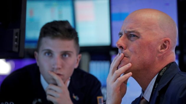 Dow Jones tương lai tụt 1.200 điểm vì nguy cơ chiến tranh giá dầu và diễn biến tồi tệ của dịch virus corona - Ảnh 1. Dow Jones tương lai tụt 1.200 điểm vì nguy cơ chiến tranh giá dầu và diễn biến tồi tệ của dịch virus corona - Ảnh 1.