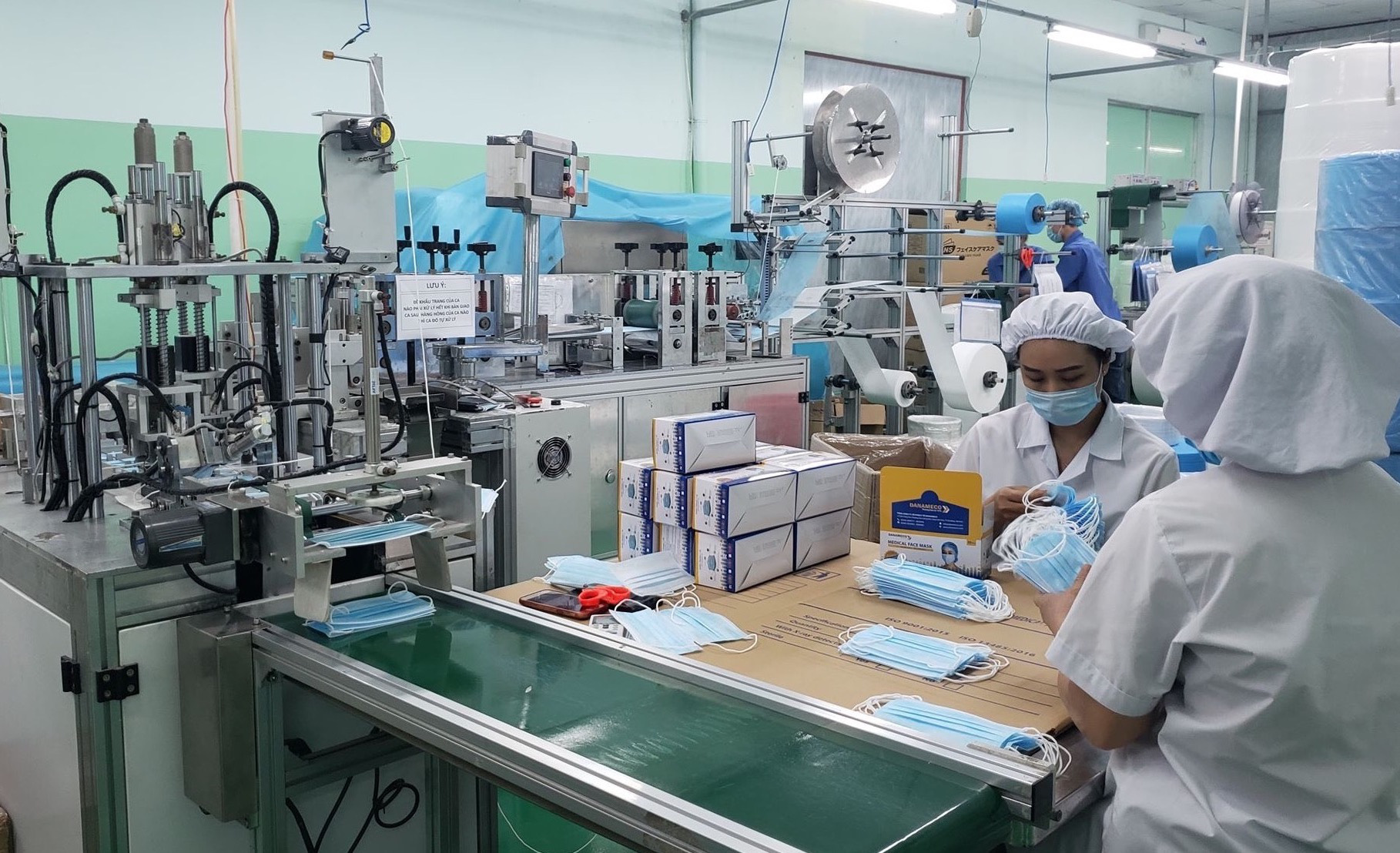 Dịch Covid-19 khiến nhiều DN tại miền trung giải thể, dừng hoạt động - Ảnh 1. Dịch Covid-19 khiến nhiều DN tại miền trung giải thể, dừng hoạt động - Ảnh 1.