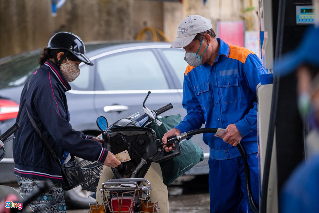Giá dầu Mỹ về âm, giá xăng trong nước sẽ giảm sốc? - Ảnh 1. Giá dầu Mỹ về âm, giá xăng trong nước sẽ giảm sốc? - Ảnh 1.