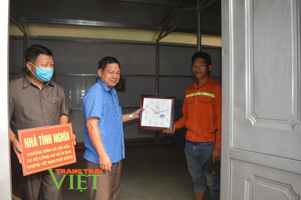 Điện Biên: Bàn giao nhà tình nghĩa cho hộ nghèo - Ảnh 1. Điện Biên: Bàn giao nhà tình nghĩa cho hộ nghèo - Ảnh 1.