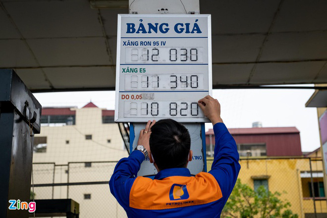 Chủ cây xăng: ‘Giá xăng mà giảm nữa, tôi lỗ nặng’ - Ảnh 1. Chủ cây xăng: ‘Giá xăng mà giảm nữa, tôi lỗ nặng’ - Ảnh 1.