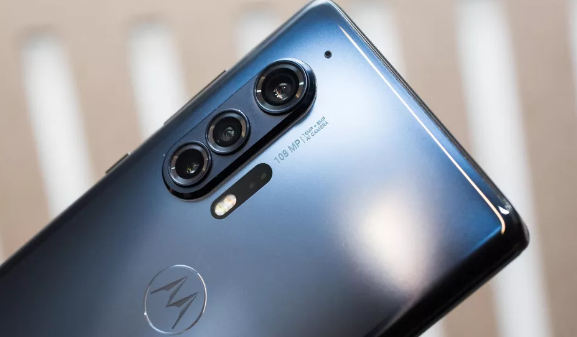 Motorola ra mắt siêu phẩm Edge và Edge Plus cạnh tranh với Galaxy S20 của Samsung - Ảnh 3. Motorola ra mắt siêu phẩm Edge và Edge Plus cạnh tranh với Galaxy S20 của Samsung - Ảnh 3.