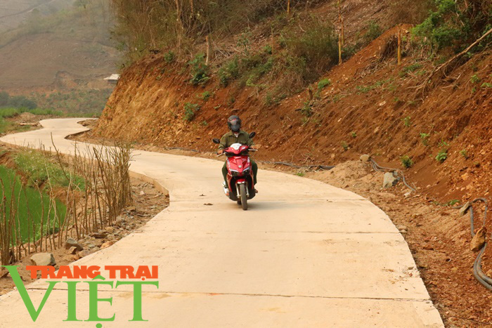 Nông thôn mới Sơn La: Lan tỏa phong trào hiến đất làm đường ở Tạ Bú - Ảnh 1.