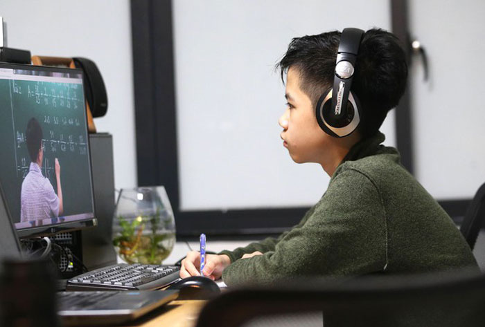 TS Võ Trí Thành: Người trẻ Việt rất thức thời với xu hướng trong dịch Covid-19 - Ảnh 2. TS Võ Trí Thành: Người trẻ Việt rất thức thời với xu hướng trong dịch Covid-19 - Ảnh 2.