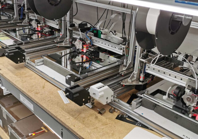 Startup Việt ở thung lũng Silicon chế tạo robot chăm sóc bệnh nhân Covid-19 - Ảnh 2. Startup Việt ở thung lũng Silicon chế tạo robot chăm sóc bệnh nhân Covid-19 - Ảnh 2.