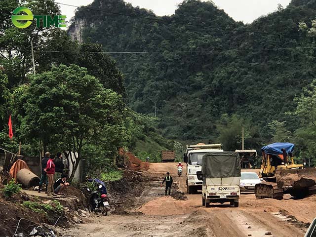 Đảm bảo an toàn giao thông thi công tuyến đường nghìn tỷ tại Bắc Kạn - Ảnh 4. Đảm bảo an toàn giao thông thi công tuyến đường nghìn tỷ tại Bắc Kạn - Ảnh 4.