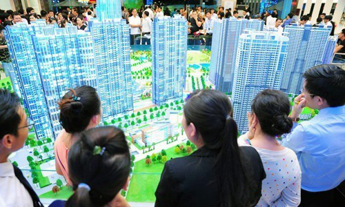 Thu nhập môi giới bất động sản lao dốc mùa dịch - Ảnh 1. Thu nhập môi giới bất động sản lao dốc mùa dịch - Ảnh 1.