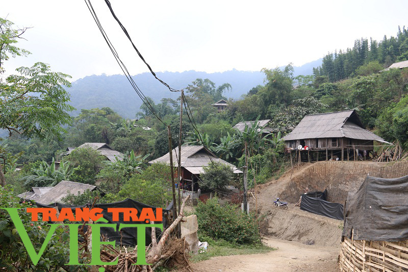 Tân Lạc tập trung xóa đói giảm nghèo ở các xã đặc biệt khó khăn - Ảnh 8.