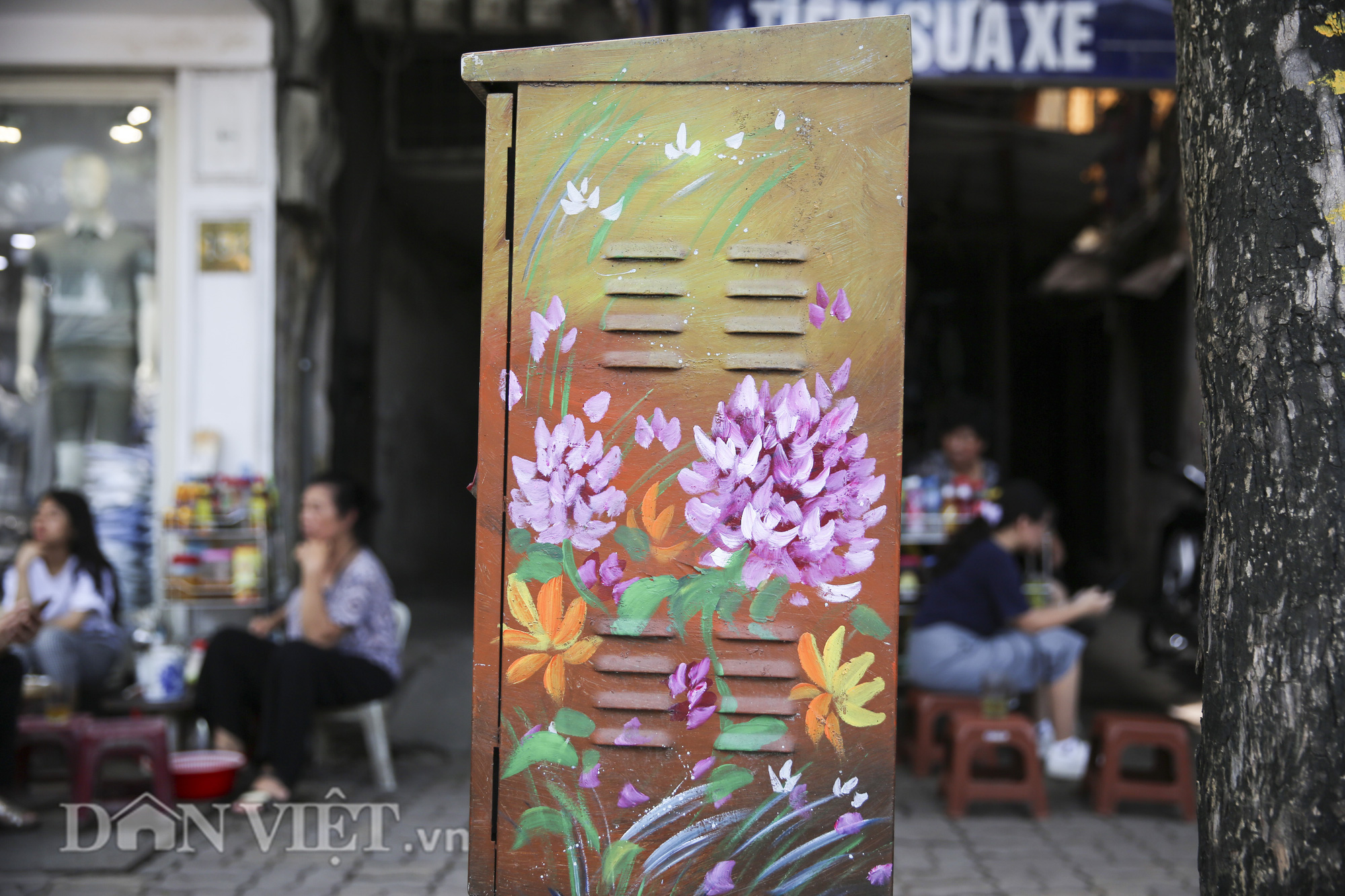 Bốt điện Hà Nội “diện áo mới” chống quảng cáo rao vặt - Ảnh 7.