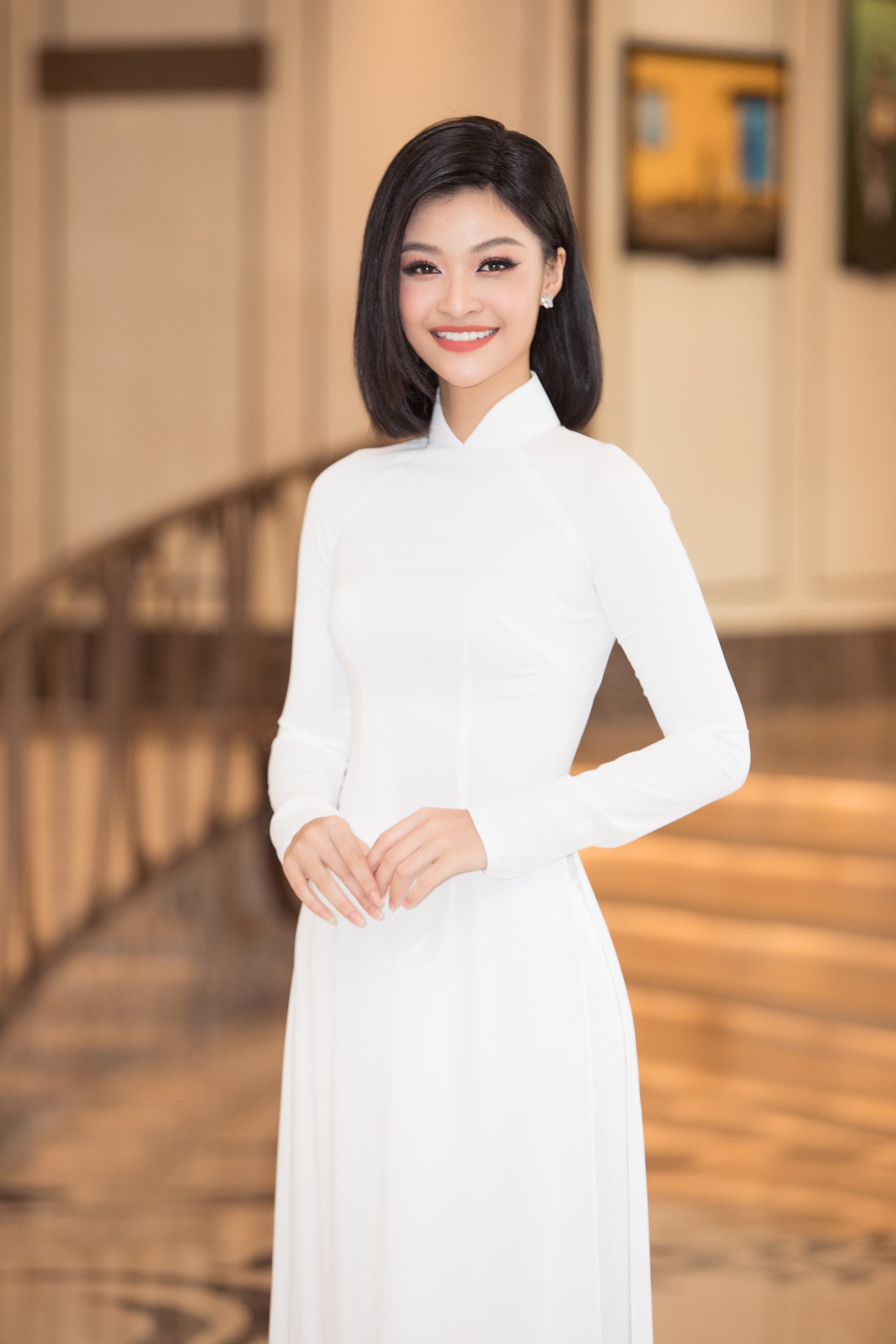 Trần Tiểu Vy, Lương Thùy Linh, Đỗ Mỹ Linh mặc áo dài trắng đọ sắc đẹp “hút hồn” - Ảnh 6.