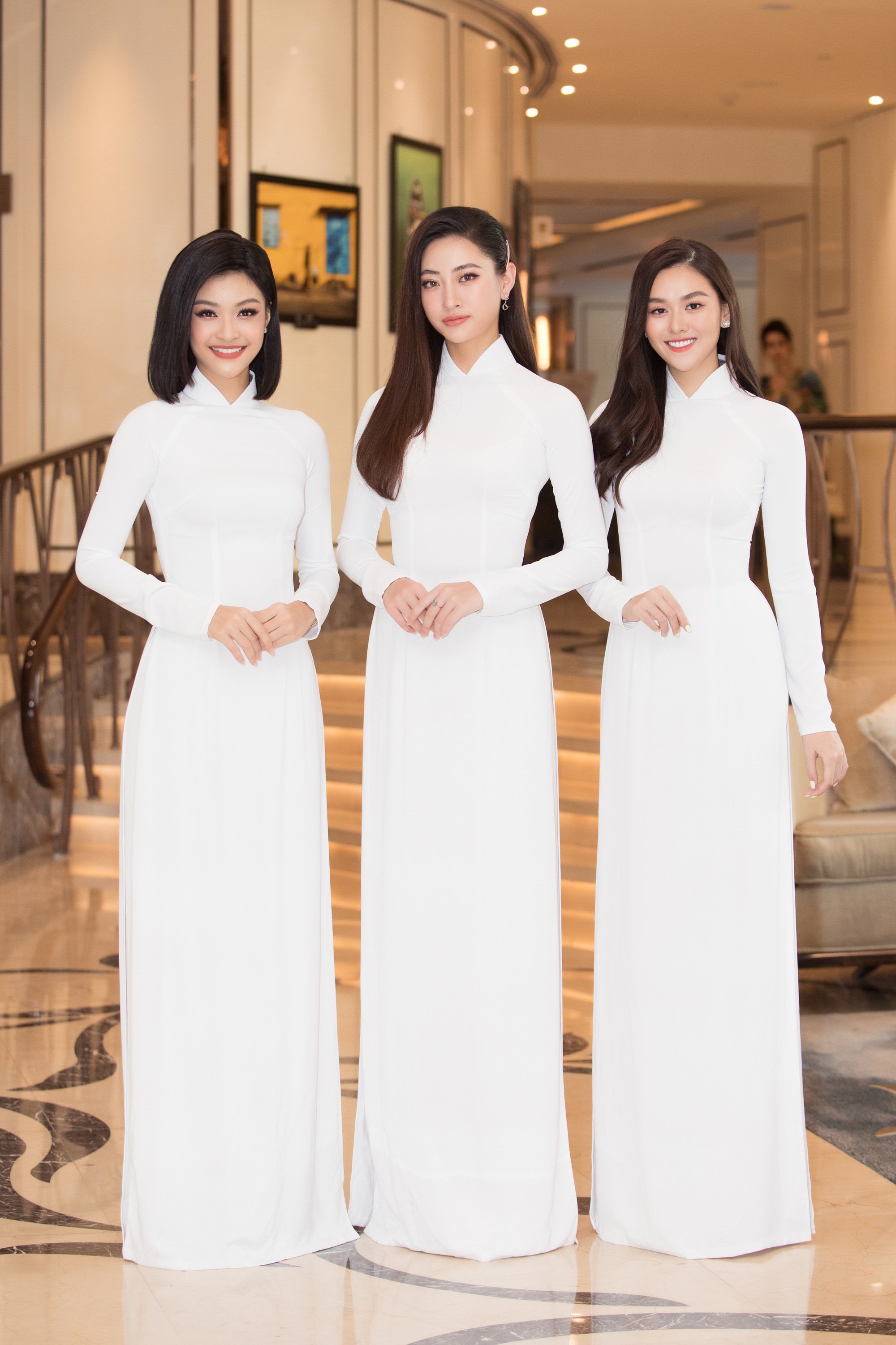 Trần Tiểu Vy, Lương Thùy Linh, Đỗ Mỹ Linh mặc áo dài trắng đọ sắc đẹp “hút hồn” - Ảnh 5.