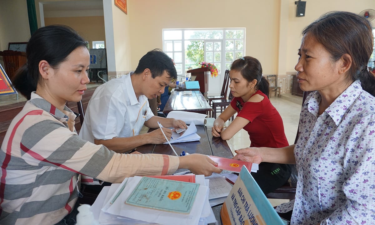 Lạng Sơn: Hơn 161 tỷ đồng tới tay các đối tượng gặp khó do dịch Covid- 19 - Ảnh 1. Lạng Sơn: Hơn 161 tỷ đồng tới tay các đối tượng gặp khó do dịch Covid- 19 - Ảnh 1.