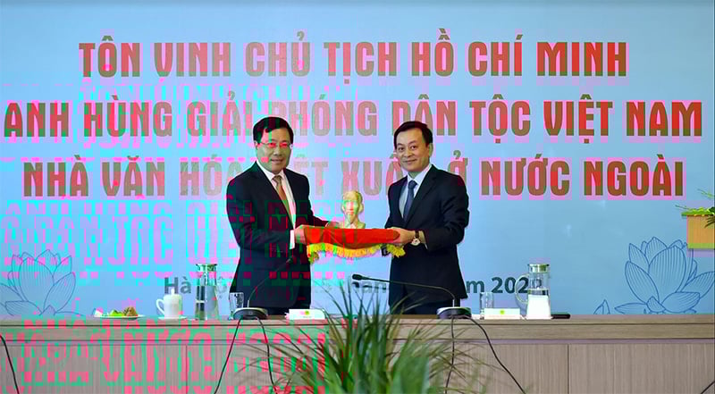 Ly kỳ chuyện bức tượng bán thân Bác Hồ trở về sau 70 năm lưu lạc - Ảnh 4.