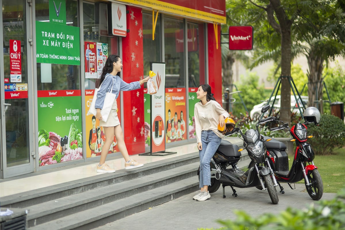 VinFast cho thuê, đổi pin xe điện: &quot;Lợi cả đôi đường&quot; - Ảnh 2.