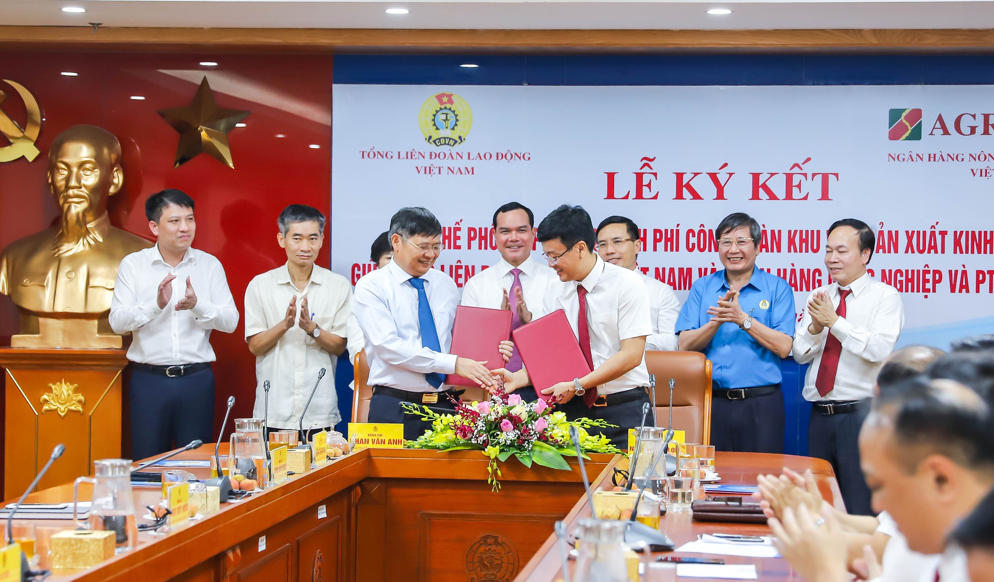 Agribank và Tổng Liên đoàn Lao động Việt Nam ký kết Quy chế hợp tác toàn diện - Ảnh 1. Agribank và Tổng Liên đoàn Lao động Việt Nam ký kết Quy chế hợp tác toàn diện - Ảnh 1.