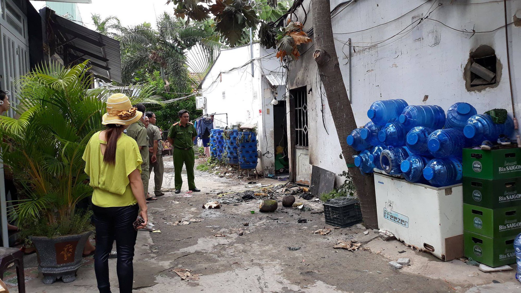 Di lý nghi phạm phóng hoả đốt phòng trọ từ Tiền Giang về TP.HCM - Ảnh 1.