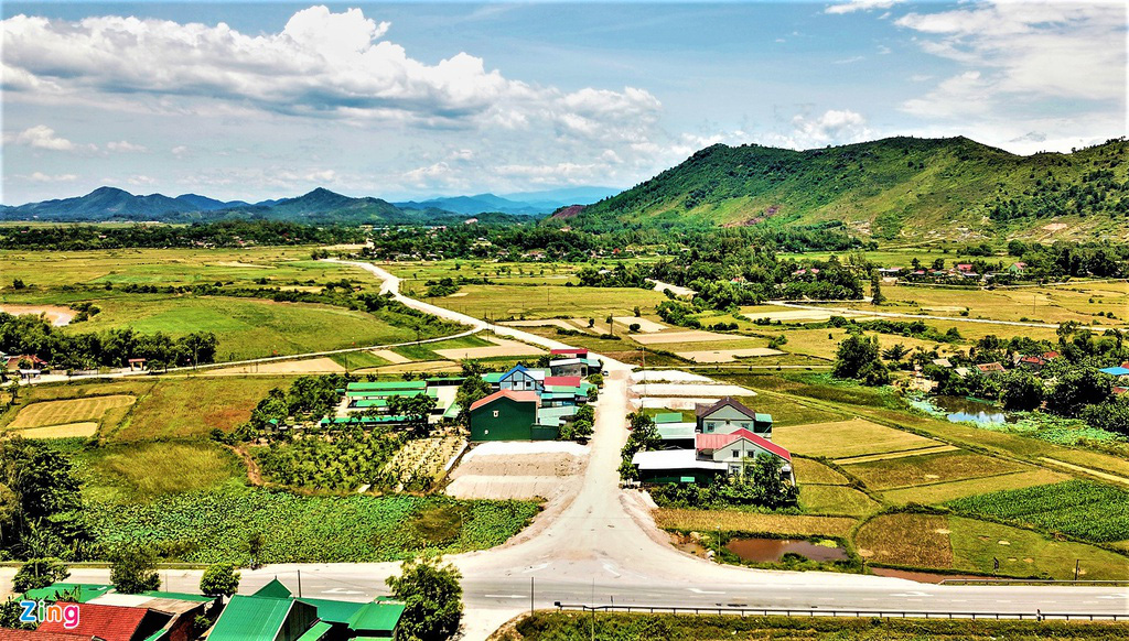 Đường trăm tỷ chậm tiến độ, 'vắng' biển cảnh báo - Ảnh 1.