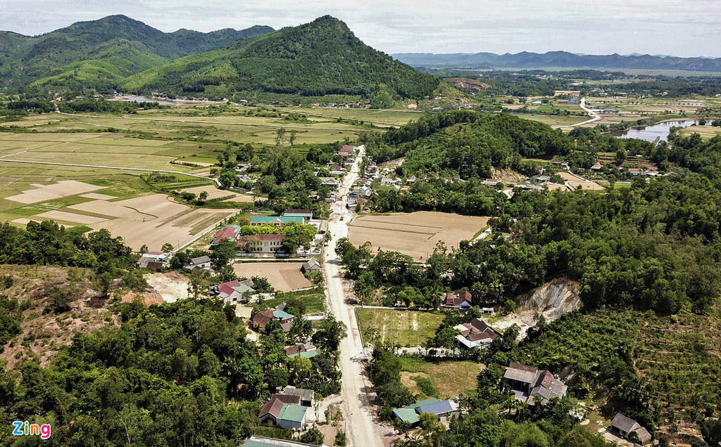 Đường trăm tỷ chậm tiến độ, 'vắng' biển cảnh báo - Ảnh 12.