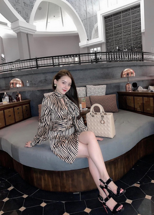 Bạn gái Vũ Văn Thanh khiến fan &quot;xịt máu mũi&quot; khi khoe vòng 1 căng tràn - Ảnh 6.