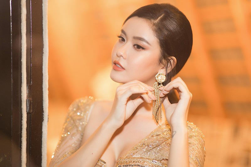 &quot;Mỹ nhân top mặt đẹp nhất thế giới&quot; mặc lại váy xuyên thấu của Trương Quỳnh Anh vẫn gây &quot;sốt&quot; - Ảnh 9.